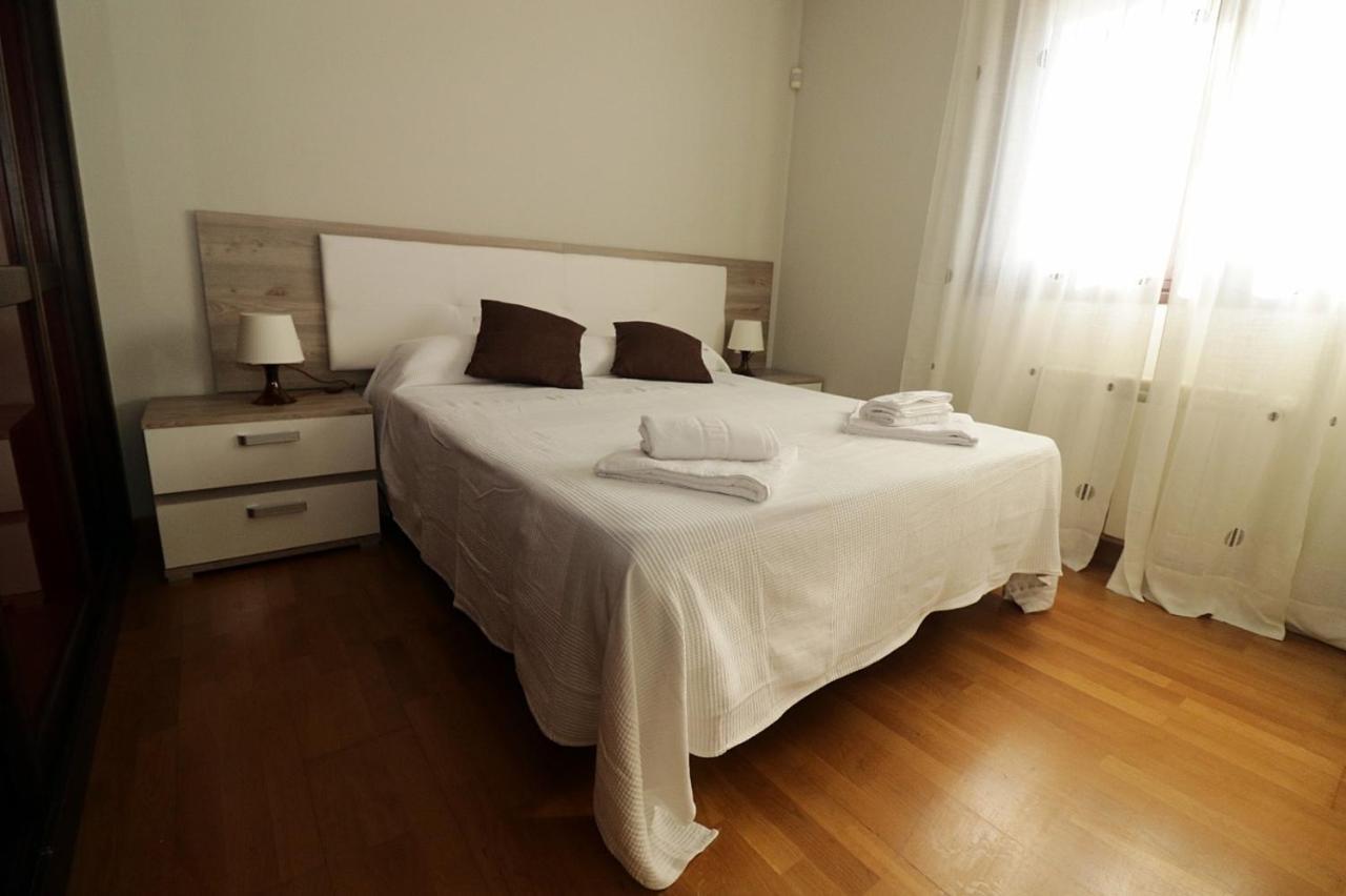 Appartamento Apartamento , wifi y garaje cerca del centro Oviedo Esterno foto