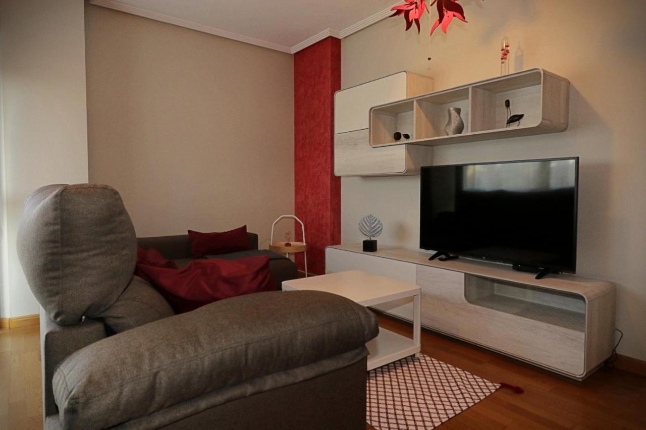 Appartamento Apartamento , wifi y garaje cerca del centro Oviedo Esterno foto